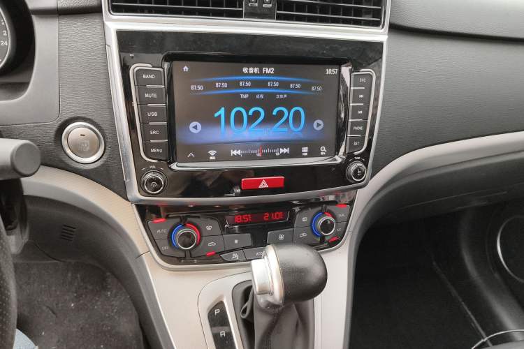 Used Haval M6 2019 1.5T DCT Two-Wheel Drive Elite Version China VI Standard Audio And AC Panel