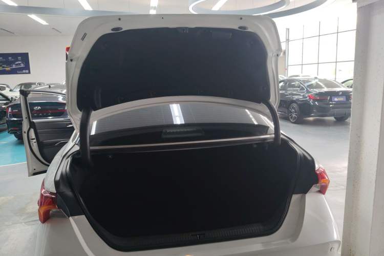 Used Toyota Avalon 2023 Dual-Engine 2.5L Luxury Edition Trunk