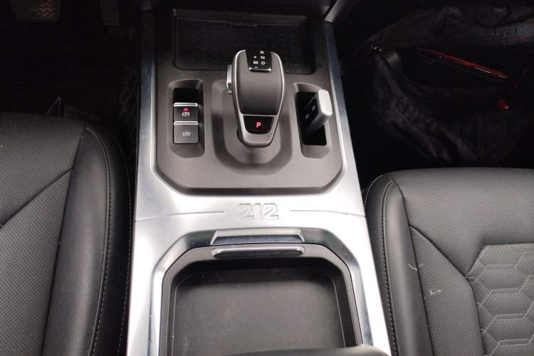 Used 212 T01 2025 2.0T Changfeng Gear Lever