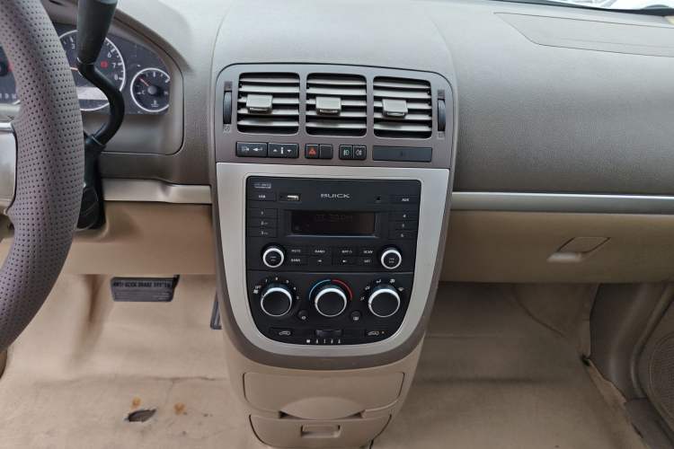 Used Buick GL8 2014 2.4L Classic Edition Audio And AC Panel