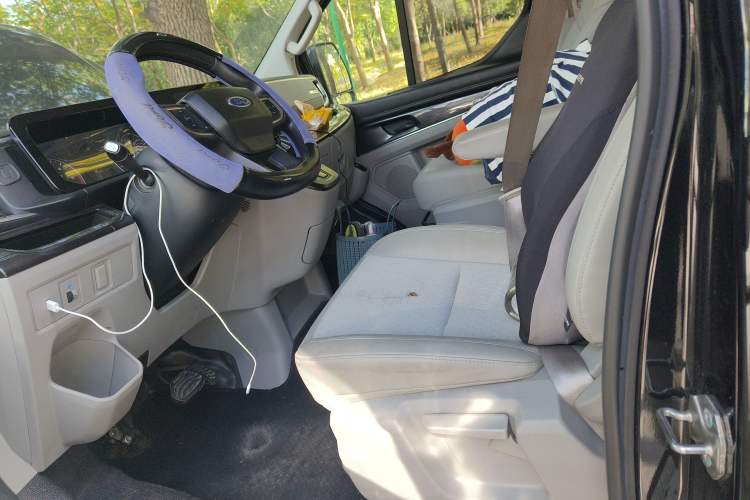 Used Ford Transit 2023 2.0T Diesel Automatic Commercial & Travel Version Mid-axle Low-roof Design 7/8/9-Seater