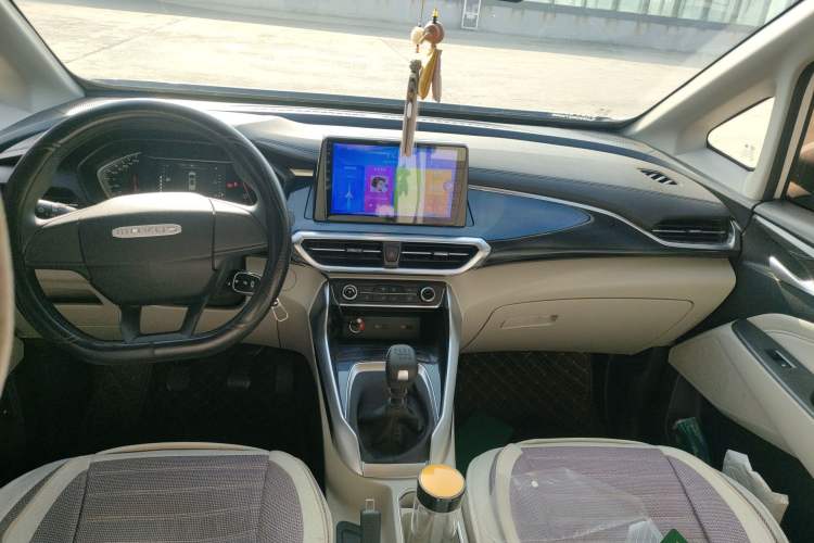 Used SAIC MAXUS G50 2023 1.5T Manual Comfort A Center Console