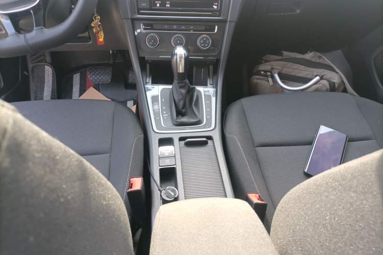 Used Volkswagen Golf 2019 200TSI DSG Comfort & Ambition Edition China VI Standard Gear Lever