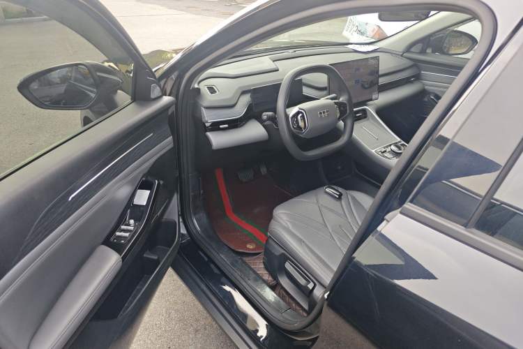 Used Geely Galaxy L6 2025 EM-i 140km Long-Range Version