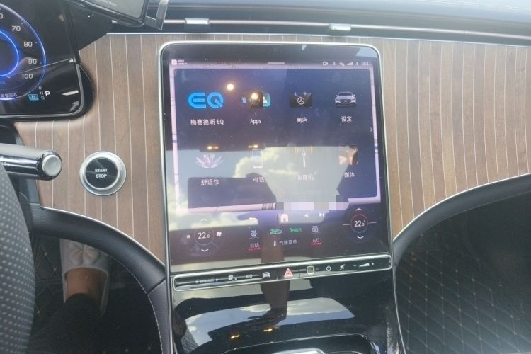 Used Mercedes-Benz EQE 2022 350 Luxury Edition Audio And AC Panel