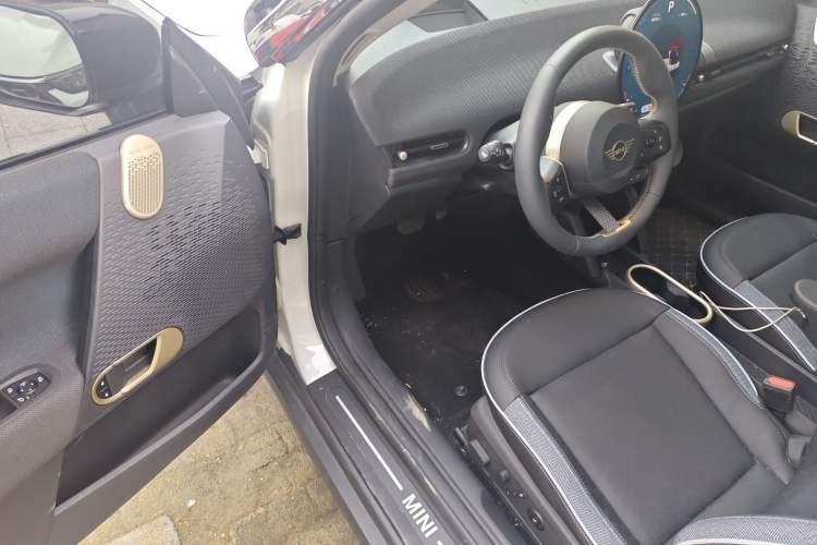 Used MINI Electric COOPER 2024 452km COOPER SE Artist
