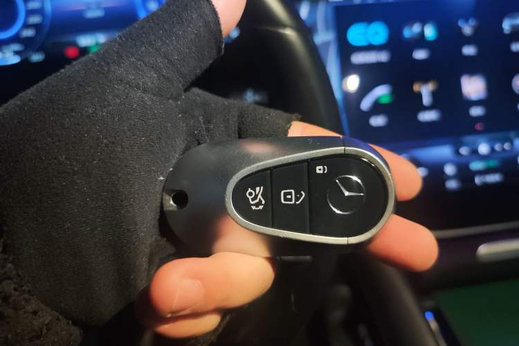 Used Mercedes-Benz EQS SUV 2023 450 4MATIC Pioneer Edition Vehicle Key