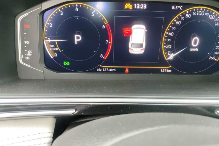 Used Volkswagen Tiguan L 2025 Model, Outstanding Version, 300TSI Automatic Two-Wheel Drive Longteng Edition Odometer Close Up