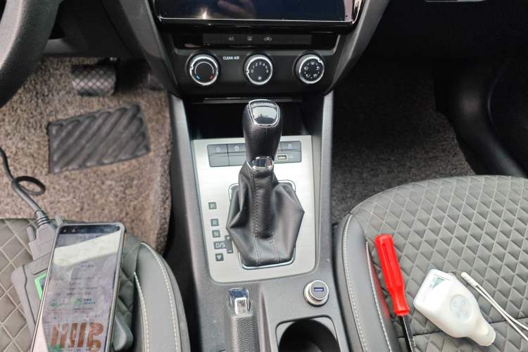 Used Skoda Octavia 2019 1.5L Automatic Smart Drive Luxury Edition China VI Standard
