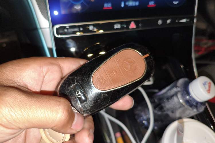 Used Mercedes-Benz C-Class 2022 Restyled C 260 L Sport Edition Vehicle Key