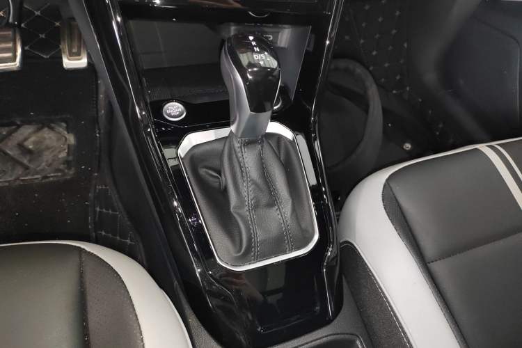 Used Volkswagen T-ROC 2024 300TSI DSG Two-Wheel-Drive Chen Guang Edition Gear Lever