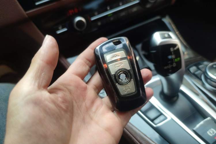 Used BMW 5 Series 2014 528Li Leading Model