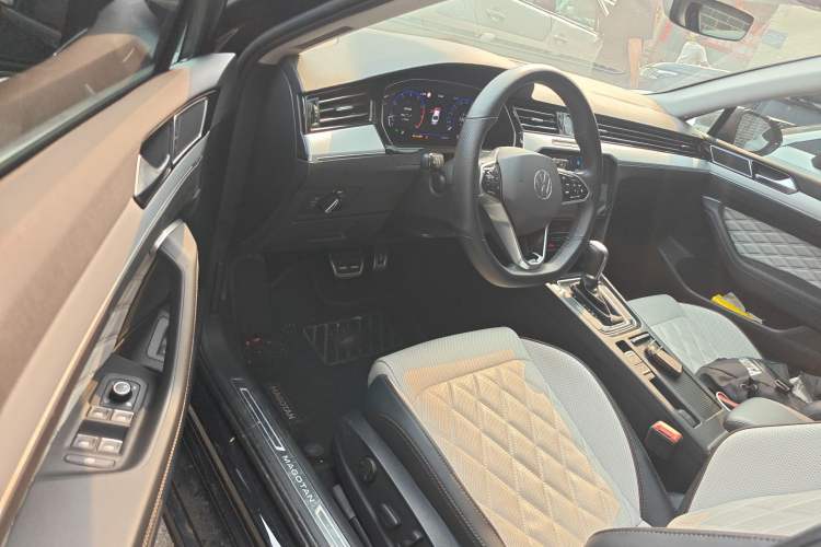 Used Volkswagen Magotan 2023 2 Million Units Commemorative Edition 330TSI DSG Luxury Version Driver Seat