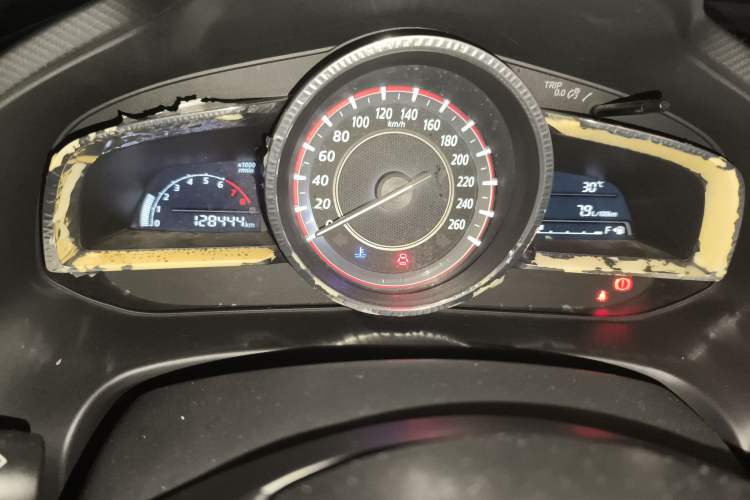 Used Mazda 3 Axela 2014 Sedan 1.5L Manual Comfort Model