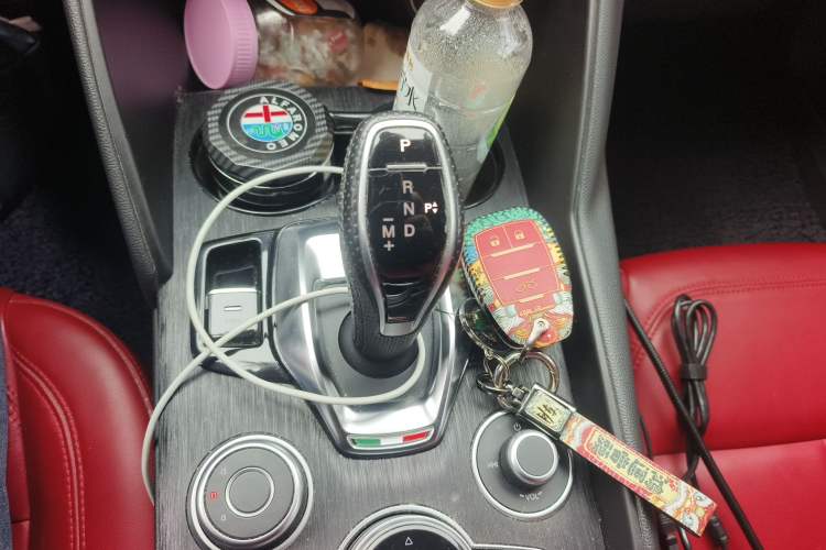 Used Alfa Romeo Giulia 2020 2.0T 280HP Midnight Phantom Limited Edition Gear Lever