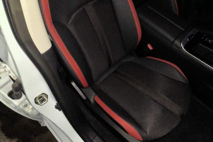 Used Dongfeng Aeolus Yixuan MAX 2023 1.5T Super-Powered Dad Edition
