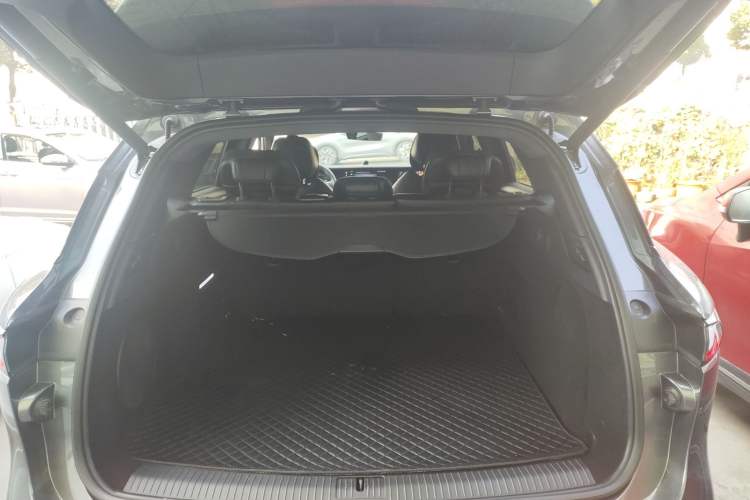 Used VOYAH FREE 2025 318 259 km All-Wheel-Drive Exploration Edition