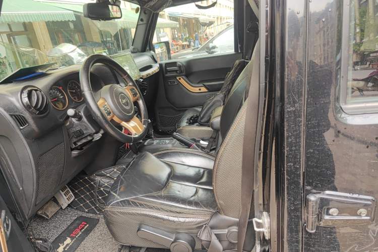 Used Jeep Wrangler 2013 3.6L Sahara Four-Door Edition Left Front Seat