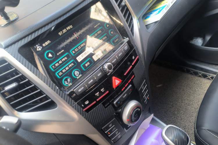 Used SsangYong Tivolan 2015 1.6L Automatic Two-Wheel Drive Zhi Chun Edition Audio And AC Panel