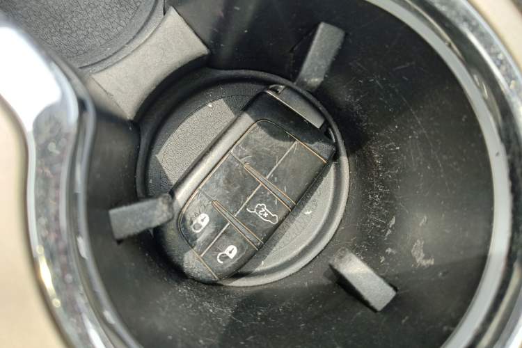 Used Jeep Grand Cherokee 2014 3.6L Elite Navigation Edition Vehicle Key