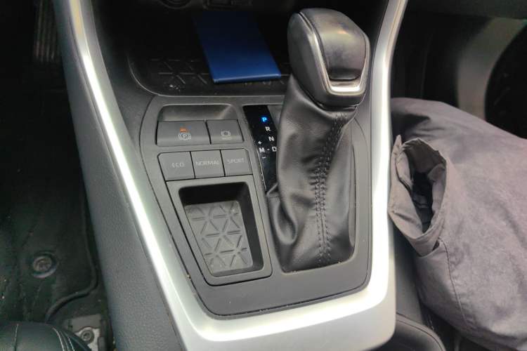 Used Toyota Wildlander 2022 2.0L CVT Two-Wheel Drive Luxury Edition