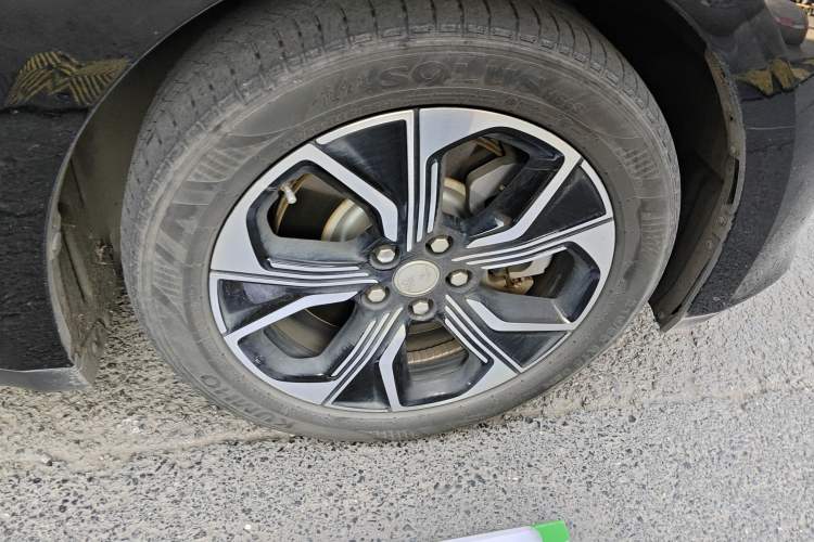 Used Hongqi E-QM5 2023 Base Travel Edition Right Front Wheel Hub