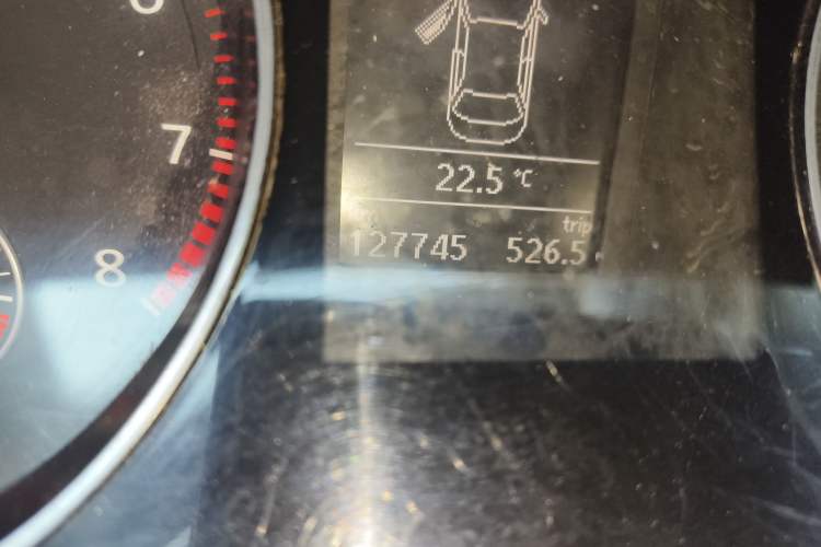 Used Volkswagen Magotan 2012 2.0 TSI Prestige Edition Odometer Close Up