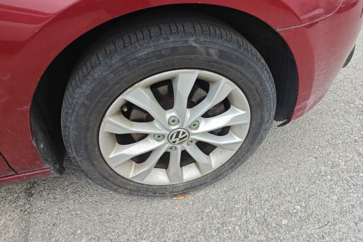 Used Volkswagen Golf 2012 1.6L Automatic Comfort Model Right Front Wheel Hub