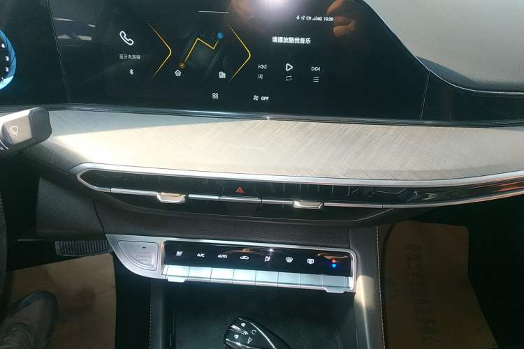 Used Changan Eado 2023 Changan Edition PLUS Blue Whale NE 1.4T GDI DCT Prestige Version
