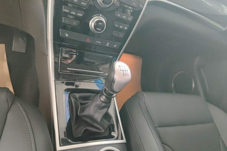 Used Haval H2 2016 Red-Label 1.5T Manual Two-Wheel Drive Luxury Model
