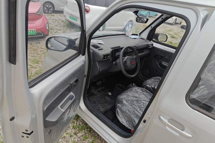 Used Wuling Zhiguang New Energy 2025 Standard Model Driver Seat