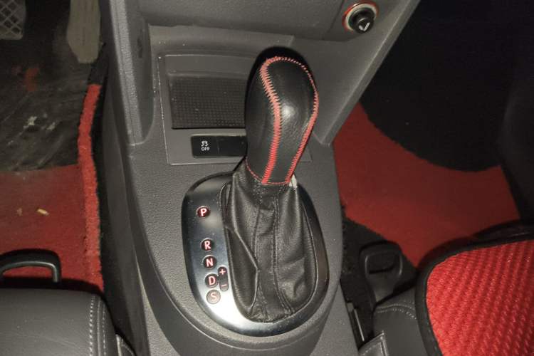 Used Volkswagen Touran 2013 1.4T DSG Comfort Edition 5-Seater Gear Lever