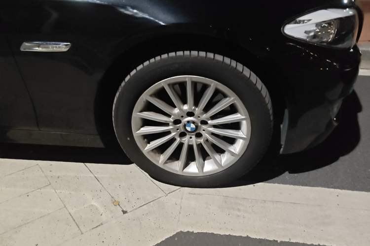 Used BMW 5 Series 2013 535Li Luxury Model Right Front Wheel Hub