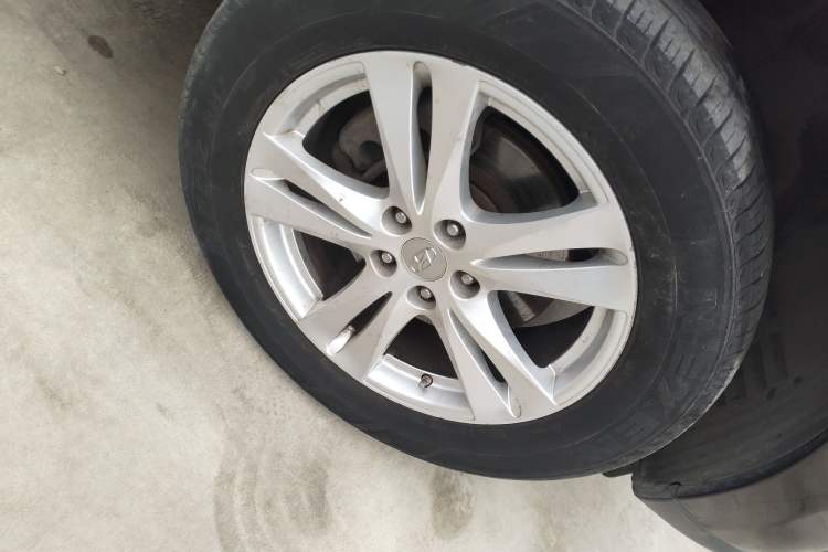 Used Hyundai Santa Fe 2010 2.4 Ultimate Edition 7-Seater Four-Wheel Drive Right Front Wheel Hub