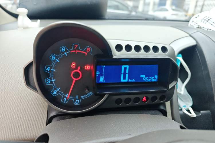 Used Chevrolet Aveo Sonic 2011 Sedan 1.4L MT SL