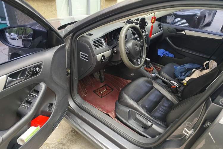 Used Volkswagen Sagitar 2012 1.4TSI Automatic Luxury Edition Driver Seat