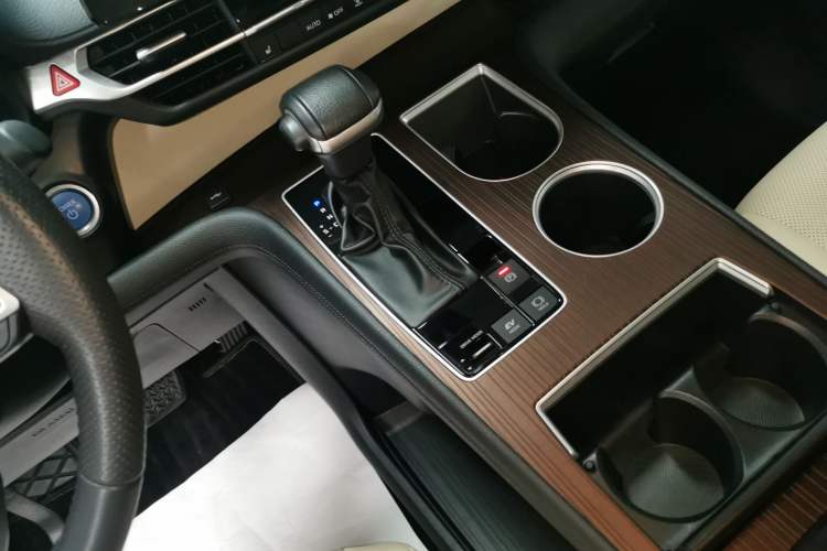 Used Toyota Granvia 2023 2.5L Hybrid Prestige PLUS Edition