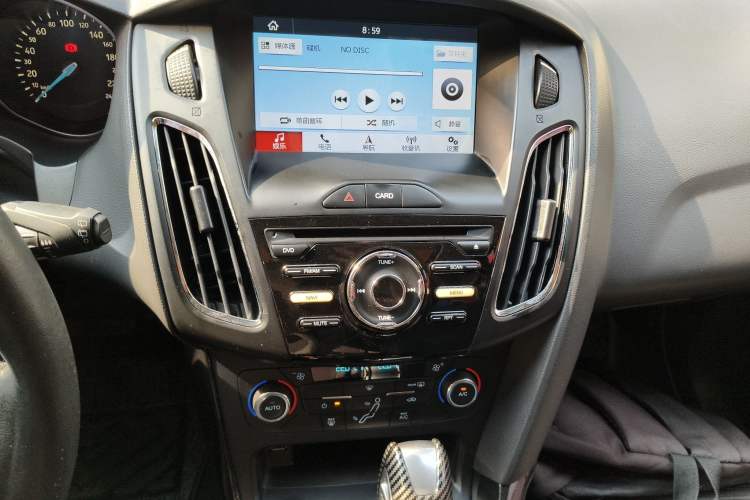 Used Ford Focus 2017 Hatchback 1.6L Automatic Fashion Edition Smart Drive Version Audio And AC Panel