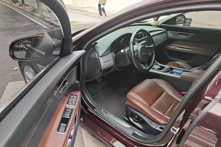 Used Jaguar XF 2016 XF 2.0T Two-Wheel-Drive R-Sport Sport Edition
