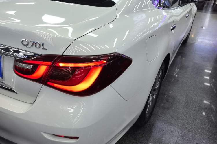 Used Infiniti Q70 2015 Q70L 2.5L Elite Edition Right Rear Taillight