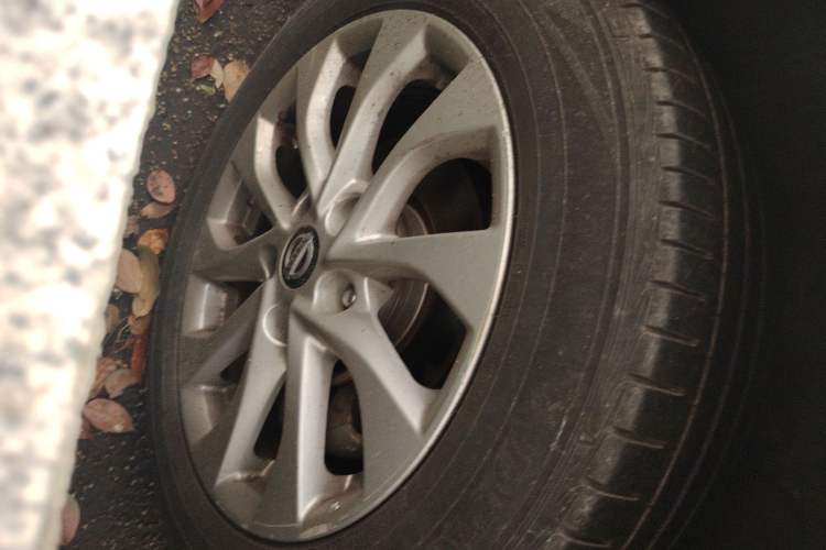 Used Nissan Sylphy 2016 Classic 1.6XL Manual Luxury Edition Right Front Wheel Hub