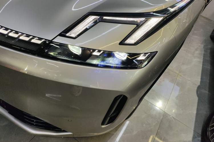 Used Lynk & Co 08 EM-P 2023 220km All-Wheel-Drive Performance Halo Left Front Headlight