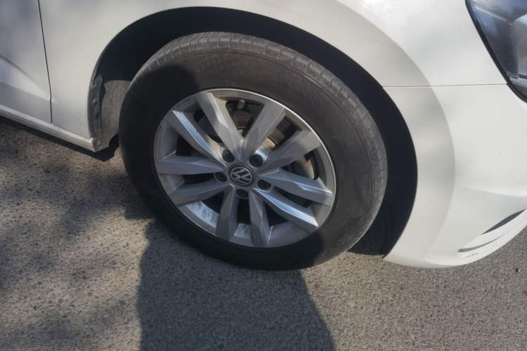 Used Volkswagen Touran 2018 Volkswagen Touran L 280TSI DSG Comfort Edition 7 Seats China V Emission Standard Right Front Wheel Hub