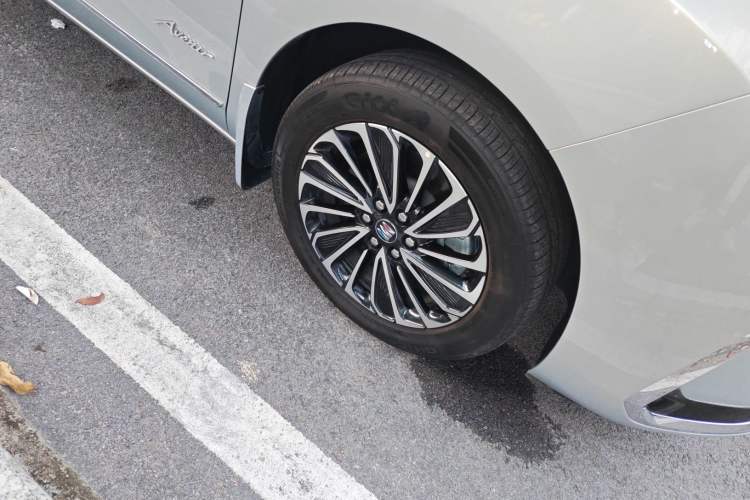 Used Buick GL8 New Energy 2025 Lu Shang Luxury Edition 7-Seater
