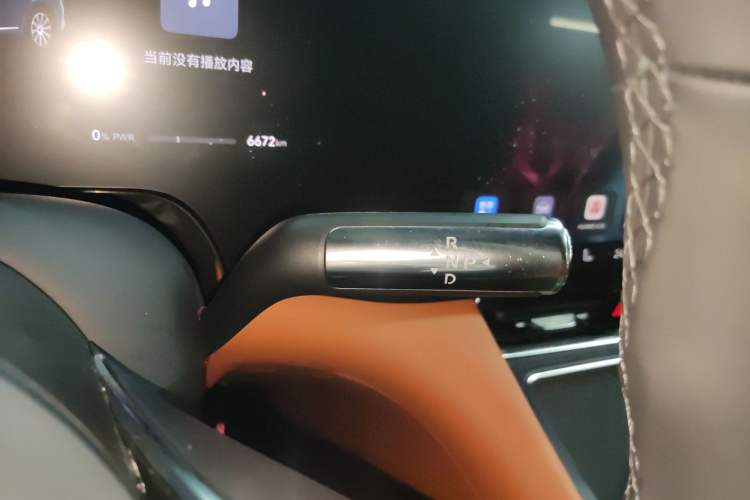 Used Hima AITO M8 2025 Extended-Range Max+ Version 53.4 kWh 5-Seater Edition Gear Lever