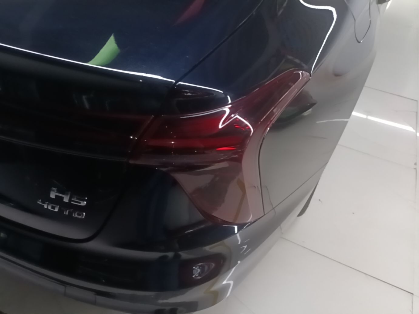 Hongqi H5 2025 2.0T Automatic Xuan Ying Edition — снимка 9