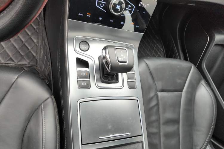 Used Hongqi H5 2022 Classic Model Facelift 1.5T DCT Qiyun Edition Gear Lever