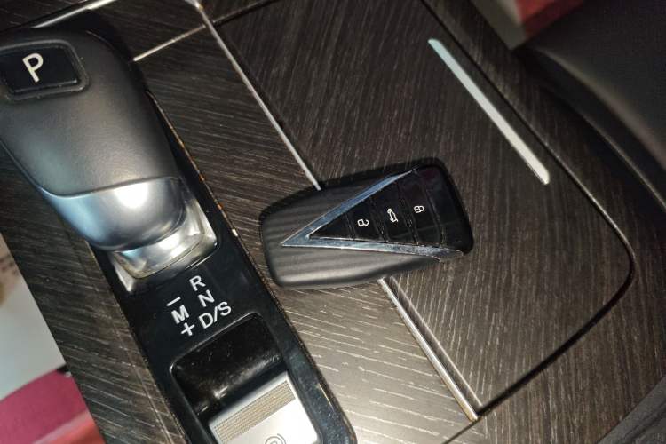 Used Venucia V 2022 260T Black Horse Edition · Idol Vehicle Key