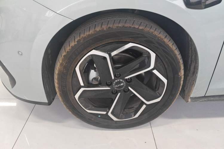 Used BYD Seal 06 DM-i Touring 2025 DM-i Touring High-End Model Left Front Wheel Hub