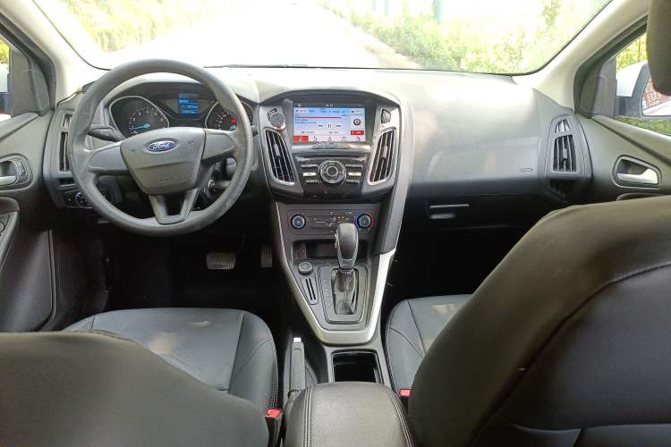 Used Ford Focus 2017 Hatchback 1.6L Automatic Comfort Plus SmartDrive Edition Center Console